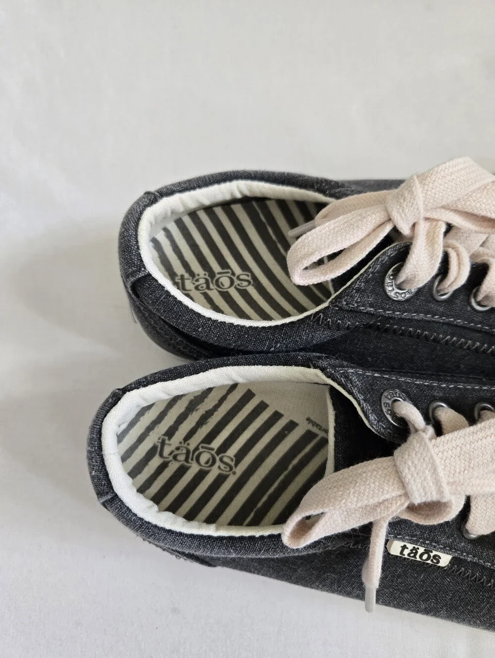 Taos Star Sneakers Charcoal Wash Gray Canvas Comfort Arch Support Size 7